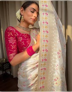 Type: Saree Saree Color: White Blouse Color: Pink Saree Length: 6.3 Mtrs (With Blouse) Blouse Length: 0.80 Mtrs Fabric: Soft Banarasi Silk Work: Zari Weaving Care Instruction: Hand Wash Product Code 81498 Pink Blouse Design, Off White Saree, South Silk Sarees, White Saree, Ready To Wear Saree, White Set, Casual Wedding