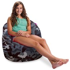 Trule La chaise longue Sonoma est le fauteuil à billes parfait pour les adolescents, les adolescents et les étudiants! Il offre beaucoup de places assises spacieuses pour regarder la télévision, étudier, lire ou jouer à des jeux, mais il ne prend pas beaucoup de place. Il est également léger et facile à transporter où que vous soyez. Facile à nettoyer et incroyablement confortable, la chaise longue Sonoma est destinée à devenir votre nouvelle chaise préférée! Tissu: Nylon doux - Camo foncé et gr Big Bean Bag, Bean Bag Living Room, Big Bean Bags, Bean Bag Chair Kids, Bag Chair, Bean Bag, Living Rooms, Bean Bag Chair, Camo