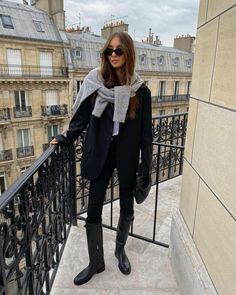 Simple Winter Outfits, Winter Outfit Inspiration, Legging Outfits, Trending Boots, Minimal Chic, All Black Outfit, 가을 패션