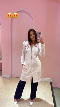 Dermatologist Outfit, Med School Outfit, Doctor Work Outfit, Aesthetic Nurse, Nurse Aesthetic, Scrubs Outfit, Stylish Work Attire, Spa Inspiration