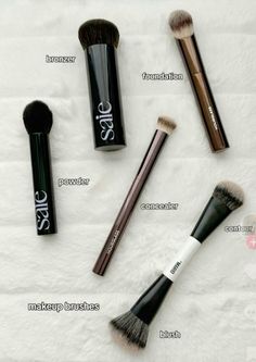 Makeup Brushes Sephora, Make Up Sephora Beauty Products, Makeup Base Products, Best Brushes For Makeup, Makeup Essentials List, Simple Makeup Products, Makeup Brushes Aesthetic, Brushes Aesthetic, Haut Routine