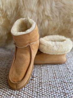 Women's White Fur Sheepskin Slippers Soft Sheepskin - Etsy Luxury Shearling Slip-on Slippers, Luxury Sheepskin Slippers For Women, Luxury Women's Sheepskin Slippers, Cozy Slippers Leather, Sheepskin Blanket, Large Sheepskin Rug, White Sheepskin Rug, Sheepskin Gloves, Classic Slippers