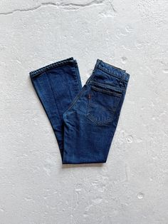 Vintage rare 60's/70's Levi's 646 orange tab bellbottom jeans. Rigid cotton denim. High rise. Brand:  Levi's  Fabric Content:  No fabric listed, but these are 100% Cotton Marked size 28 x 30 Measurements: Waist:  27.5" (doubled) Hips:  33.5" (doubled) Thigh Circumference:  19" Rise:  11" Inseam:  29" PLEASE CHECK MEASUREMENTS. Returns are not accepted. Let me know if you have any questions about the measurements or how I measure. I am happy to help. All items are sold as is. I do my best to note any significant flaws. Keep in mind that everything is vintage and pre-loved. There will be flaws due to the age and previous lives of these items. Returns are not accepted, so if you have any questions or concerns about the condition of an item please feel free to reach out. I am always happy to h Retro Flare Cotton Jeans, Retro Cotton Flares For Fall, Full-length Dark Wash Cotton Flares, Dark Wash Full Length Cotton Flares, Full Length Dark Wash Cotton Flares, Retro Blue Straight Leg Flares, Retro Mid-rise Cotton Flare Jeans, Vintage Cotton Flare Jeans For Fall, Vintage Style Cotton Flare Jeans For Fall