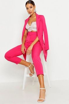 We've gathered the best #prom #suits for girls (or boys, or anyone) so you can find out if you’re into a black tux, all things sequins, a good floral prin — or if you simply want to see if a suit, in general, catches your eye. Click to read more! Pink Bodysuit Outfit, Pink Prom Suit, Pink Suits Women, Dapper Outfit, Look Rose, Body Suit Outfits