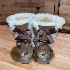 Bailey Bow Ugg Boots. Worn Maybe Once Or Twice, But They Look Brand New. Women’s Size 7. Chestnut Color. Sims 4 Ugg Boots, Sims 4 Ugg, Ugg Rain Boots, Ugg Bailey Bow, Ugg Ultra Mini, Ugg Tasman Slippers, Clothing Wishlist