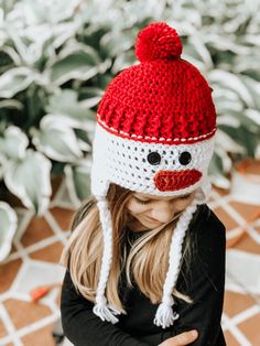 "This crochet snowman hat is a great photo prop! ➰Hats feature white snowman face with button eyes, \"carrot\" nose, and pom pom hat in various colors. **eyes and nose (buttons and carrot) will vary in size to accommodate the hat size chosen** ➰Please let me know if you'd like a custom color! Send me a message - I'm quick to reply! ➰Sizing: newborn-adult Size measurements:  newborn - 13 inches 3-6 month - 14.5 6-12 month - 16 inches Toddler - 18 inches  Child - 19.5 inches Adult - 21 inches  *AL Crochet Snowman Hat, Lumberjack Beard, Crochet Beard, Turkey Hat, Crochet Snowman, Snowman Hat, Snowman Faces, Button Eyes, Pom Pom Hat