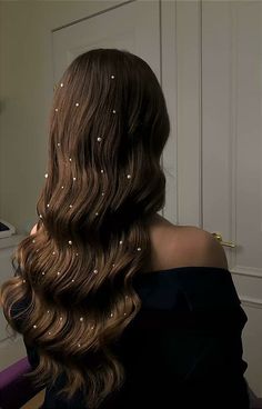 Pearl Hairstyles Down, Prom Hair Glitter, Straight Hair Fancy Hairstyles, Sparkle Hairstyles, Hairstyles With Jewels, Wedding Hairstyles Straight Hair, Prom Hair Inspiration, Cute Wedding Hairstyles, Wedding Hair Inspiration