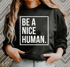 Be A Nice Human SVG Inspirational SVG Motivational SVG - Etsy Thailand Thankful Sweatshirt, Jesus Clothes, Mom Shirt Svg, Christian Shirts Designs, Mom Quote, Softball Mom Shirts, Thanksgiving Sweatshirt, Church Shirt, Sweatshirt Trendy