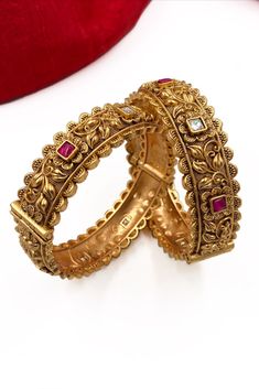 Golden Bangles Gold Antique Bangles, Bangles Indian Gold, Antique Bangles Design, Gold Bangles Indian Design Traditional, Traditional Bangles Gold, Bangles Jewelry Designs Gold Antique, Bangals Design In Gold Antique, Antique Gold Bangles, Bangles Gold Design