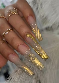 Nude And Gold Nail Designs, Carnival Nails, Bedazzled Nails, Nail Designs Bling, Gold Acrylic Nails, Nail Academy, Gold Nail Designs, Claw Nails, Colored Acrylic Nails