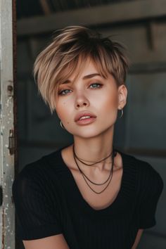 Discover 40 pixie fade haircuts that are perfect for adding a touch of sophistication to your everyday look. These stylish, easy-to-manage cuts are just the update your hair needs for a fresh, polished appearance. Explore our collection to find your next standout hairstyle! Tap the link for more style inspiration! Short Summer Haircuts, Summer Haircuts, Tutorial Ideas, Hairstyle Tutorial, Pixie Haircuts