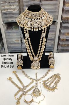 Indian Bridal Jewelry set Full Bridal Jewellery Set, Indian Traditional Wedding, Traditional Wedding Jewellery, Wedding Jewelry Sets Bridal Jewellery, Indian Bridal Jewelry, Accessories Indian, Perhiasan India, Indian Bridal Jewelry Sets, Fancy Jewellery Designs