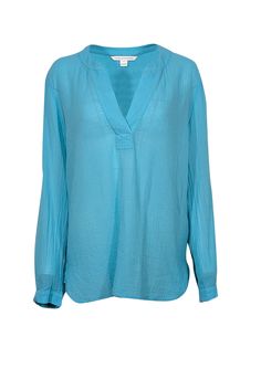 Experience the vibrant, textured cotton of Diane von Furstenberg's turquoise shirt, with its playful notch neckline. This versatile piece is perfect for a relaxing weekend or sipping cocktails on a sunny vacation. Spring and summer never looked so stylish! Accessorize with raffia sandals and fun earrings for an easy but put-together vacation look! Size 10 100% Cotton Unlined Notch neckline Long sleeve Textured semi-sheer material Buttons on sleeves to fold up Bust 46" Waist 44" Shoulder to hem 27.5" Sleeve length 25" Casual Turquoise V-neck Blouse, Casual Turquoise Beach Blouse, Blue Split Neck Top For Vacation, Blue Split Neck Top For Beach, Turquoise Long Sleeve Top For Summer, Turquoise Long Sleeve Beach Top, Summer Blue Split Neck Blouse, Blue Split Neck Summer Blouse, Long Sleeve Turquoise Tops For Vacation