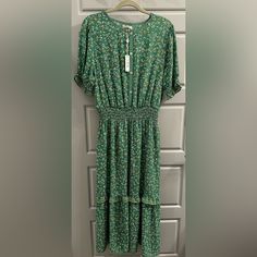 - Ruffles - Tiers - Cinched Waist - Smocked Details All Gather To Create This Wonderful Spring To Summer Look! New With Tags. Casual Green Smock Midi Dress, Green Smock Midi Dress, Geo Print Dress, Midi Dress Chic, Black Cotton Dresses, White Shift Dresses, Tier Dress, Abstract Print Dress, Studio Green