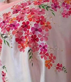 Fabric Painting Ideas On Sarees, Hand Painting Saree Design, Hand Paint Saree, Painting On Saree, Painting Sarees, Painted Clothes Diy