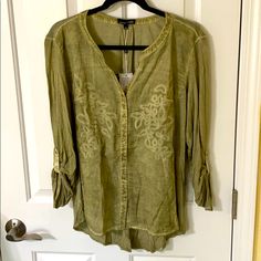 Nwt Sage Color Casual Button Up Blouse. Can Easily Be Dressed Up Or Down. Button Sleeves That Could Be Undone And Worn As A Long Sleeve. Floral Detail. Cute Split On Back! Front Panel Is 100% Rayon. Sleeves And Back Are 100% Cotton. Additional Measurements Available Upon Request. Spring Button Tunic Top, Spring Buttoned Tunic Top, Spring Tunic Top With Buttons, Bohemian Button-up Tops With Buttons, Casual Tunic Blouse With Buttons, Bohemian Tunic Top With Buttons, Rayon Button-up Top With Buttons, Fall Rayon Tops With Buttons, Spring Rayon Tops With Buttons