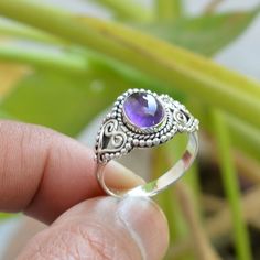 Natural Amethyst Ring, Oxidized Ring, 925 Silver Rings, 7x9 mm Oval Amethyst Ring, Boho Ring, Amethyst Gemstone Ring, Amethyst Silver RingDescriptionStone: Natural AmethystShape: OvalSize: 7x9 mmWeight:- 4.00 GramSKU: SE-485Geniune 925 Solid Silver Handmade Ring***Lowest Price Guaranteed*** Oval Amethyst Ring, Oxidized Ring, Silver Rings With Stones, Zierlicher Ring, Ring Antique, Amethyst Jewelry, Boho Ring, Silver Band Ring, Silver Rings Handmade