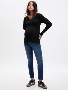 Stretch denim maternity jeans.  Full panel at top.  Button closure, zip-fly.  Classic 5-pocket styling.  Assorted washes.  Better denim.  Better planet.  This pair of denim is part of our water-saving Washwell program.  Compared to conventional wash methods, Washwell has saved millions of liters of water since 2016.  Please note: Maternity styles cannot be returned in store.  Please enjoy free returns by mail.  Choose your maternity Gap Stretch Jeans For Fall, Maternity Bump Friendly Denim Jeans, Bump Friendly Maternity Denim Jeans, Stretch Denim Maternity Bottoms, Maternity Style Fall, Pregnancy Fashion Fall, Maternity Styles, Gap Maternity, Maternity Outfits