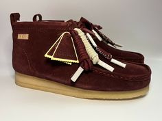 Wallabee Clarks, Clarks Originals Men, Clarks Wallabees, Ronnie Fieg, Streetwear Men, Clarks Originals, Streetwear Men Outfits, Vintage Shoes