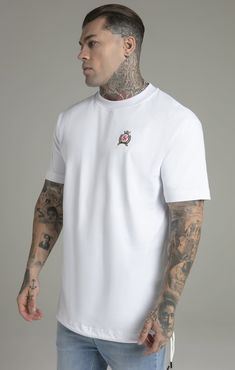 White Oversized T-Shirt Crest Logo, Dress Joggers, Cooler Look, T Shirt Oversized, Clothing Essentials, Oversized T Shirt, Jogger Jeans, Trouser Jeans, Embroidered Shirt