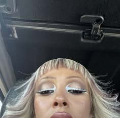 Doja Makeup Looks, Doja Cat Makeup Looks, Doja Cat Makeup, White Eyeliner Looks, White Eyeliner Makeup, Eyeliner Hacks, Makeup Photos, Inspo Makeup, Indie Makeup