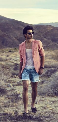 The jacket and shorts are by Michael Bastian and shoes are by Stubbs.  Model is Janice Fronimakis. Blazer And Denim Shorts, Shorts Outfit Men, Blazer With Shorts, F Men, Denim Shorts Outfit, Style Japonais, Shorts Outfit, Mens Fashion Summer, Inspiration Mode