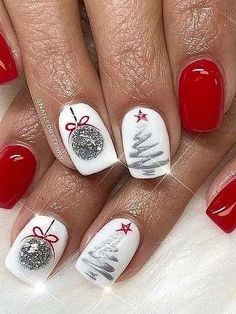 Christmas tree nails: red and white nails with silver glitter trees Nails Gold, Tree Nails, Nagel Tips, Acrylic Coffin, Cute Gel Nails