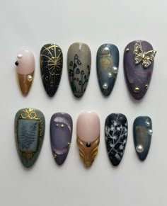 Not mine (cjgdnails on insta) Nail Design Butterfly, Black Flower Nails, Fairycore Nails, Dark Meadow, Spiderweb Nails, Cottagecore Nails, Detailed Nails, Witch Nails