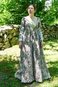 Hand-made, period-correct, Renaissance Dress. I used Period Patterns no. 41: Italian Renaissance Gowns, c. 1470-1505. It DOES NOT come with the chemise. Fabric: basic drapery fabric, so the dress is heavier than linen, silk, or cotton--more along the weight of velvet. Green ribbons are used for the sleeves but this is easily interchangeable for any kind of ribbon, leather, etc. Size 10: I am 5'6", 130lbs and the dress is a tad big. I've placed interior hooks so it can be sized up. More hooks can easily be added to alter size (this you would need to do yourself). NOTE: if you plan to wear a chemise and stays take that into account when determining if the size 10 will fit. I am not wearing stays in the picture. Dress Medieval, Historical Costuming, Ren Fair, Medieval Dress, Green Ribbon, Historical Costume, Drapery Fabric, Women's Costumes, Festival Party