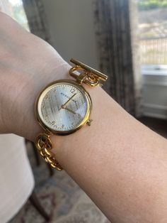 This is a beautiful find. It came from a local San Antonio Estate where the owner never wore it. It's in pristine condition and has a battery that is working. It's gold plated and has a lovely chain with a toggle as a band. Chain Watch, Vintage Burberry, Rhinestone Bracelet, San Antonio Tx, Gold Plated Chains, Wrist Watches, San Antonio, Womens Watches, Wrist Watch