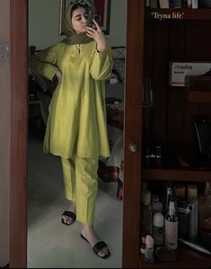 Short Frock Pakistani, Hijab With Kurti, Desi University Outfit, University Fits Aesthetic, Zudio Shopping Women, Frock Pakistani, University Outfit Ideas, Style Outfits Summer, Summer Vibes Aesthetic