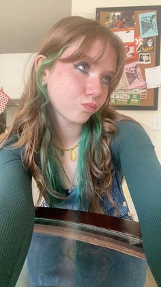 Green Hair With Blonde Highlights, Few Strands Of Hair Dyed, Under Pieces Dyed Hair, Root Hair Dye Ideas, Undercolours Hair, Layered Hair Dyed Underneath, Hair Dye Ideas Simple, Green And Brown Hair Color, Bottom Dyed Hair