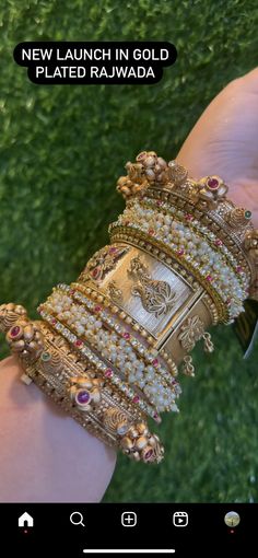 Bangles On Lehenga, Bridal Kangan Set, Bridal Churiya Set, Rose In Hair Hairstyles Indian, Bridal Bengal Set, Bride Bangles Indian Bridal, Bangle Set For Bride, Royal Jewelry Indian, Choora Bangles Bridal