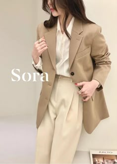 Casual Bissnes Outfit Women, Korean Working Outfit, Pink And Cream Outfit, Old Money Blazer, Woman Suit Fashion, Elegante Casual, Classy Work Outfits