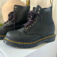 Classic Dr. Martin Boots That I Wore For An Hour. Dr Martin Boots, Dr Martens Black, Martin Boots, Dr Martens Shoes, Martens Shoes, Moto Boots, Size 6, Women Shoes, Boots