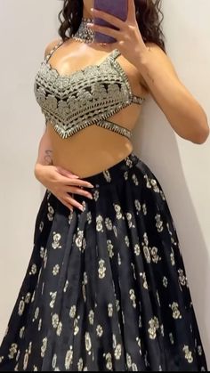 Black Lengha Outfit, Unique Indian Outfits Style, Black Choli, Blouse Designs For Lehenga, Indian Asthetics, Lehenga Outfits, Exclusive Saree Blouse Designs, Marriage Clothes, Lengha Blouse Designs