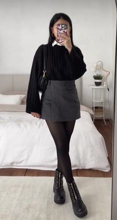 Classic Romantic Style Outfit, 6th Form Outfits, Corp Goth, Rok Outfit, Outfit Ideas Summer, Cold Outfits