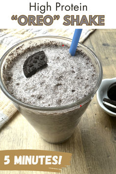 Oreo style cookies and cream shake with low sugar cookies Cookies And Cream Shake, Oreo Protein Shake, Cottage Cheese Cookies, Fruit Protein Shakes, Low Carb Shakes, Protein Drink Recipes, Low Carb Protein Shakes, Oreo Shake, Whey Protein Shakes