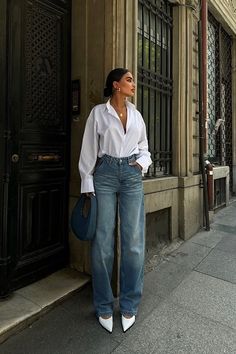 How To Style Fitted Jeans, Blue Jeans Outfit Classy, Classy Grown Woman Outfits, Finding Your Own Style, Winter Outfit Inspiration 2024, Best Clothing For Hourglass Shape, Formal Denim Outfit, Elevated Business Casual Women, Cool Street Style Women