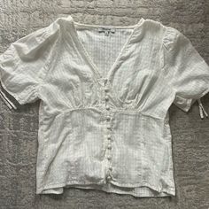 New Never Worn But Without Tags White Cotton Madewell Blouse. Feel Free To Ask Questions Or Leave An Offer! Spring Button-up Tops For Daytime, Spring Daytime Button-up Tops, Casual V-neck Tops For Daytime, Fitted V-neck Tops For Daytime, Tan Tank Top, Full Sleeve Top, Chiffon Tank Tops, Poplin Top, Popover Shirt