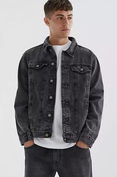 Layering Outfits Men, Black Denim Jacket Men, Jean Jacket Outfits Men, Denim Jacket Men Outfit, Black Denim Jacket Outfit, Black Jacket Outfit, Grey Denim Jacket, Black Jean Jacket, Jean Jacket Outfits