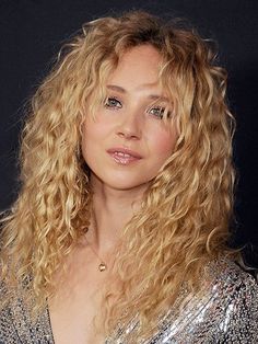 11 Women Who Are Pure Curly-Hair Inspo | Allure Curly Hair With Fringe, Hair Color Quiz, Curly Inspiration, Hair With Fringe, Juno Temple, Curly Hair Inspiration, Curly Hair With Bangs, Hair Problems