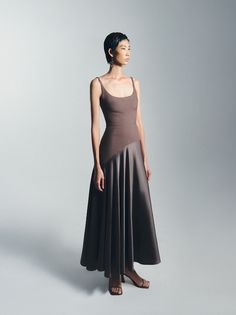 Renowned for minimal design, Tonyy presents the dress in a brown hue. It’s defined by sleek cut-out detailing and an halterneck silhouette, falling into a midi skirt. Statement Pieces Clothing, Brown Gown, Minimalist Dress, Deep Winter, Minimalist Dresses, Dropwaist Dress, Drop Waist, Minimal Design, Coat Dress