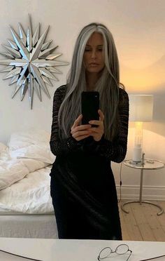 Grey Hair Wig, Hair Elegant, Gorgeous Gray Hair, Grey Hair Inspiration, Beautiful Gray Hair, Gray Hair Highlights, Long Gray Hair, Going Gray, Grunge Hair