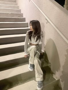 stair pose, pose idea, stair pics, outfit idea, outfit, fit, asian, viet, pose, poses, insta pics, insta pics idea Sitting On The Floor Pose Photo Ideas, Sit On Stairs Pose, Insta Pic Poses Standing, Sitting On Stairs Poses, Stairs Photo Ideas, Individual Photoshoot Ideas, Photoshoot Angles