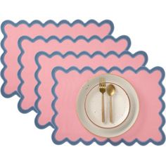 pink placemats with blue scalloped edges