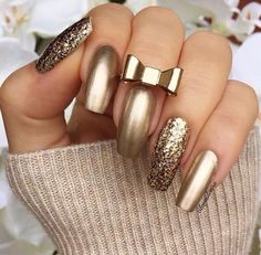 Gold nails. Golden Nail Art, Golden Nails, Gold Nail, Metallic Nails, New Nail Art, New Year's Nails, Nail Art Inspiration, Fancy Nails