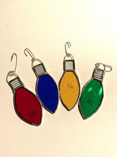 Stained Glass Christmas Tree, Christmas Tree Bulbs, Stained Glass Patterns Free, Stained Glass Light, Christmas Light Bulbs, Stained Glass Decor, Stained Glass Ornaments, Stained Glass Suncatchers, Stained Glass Christmas