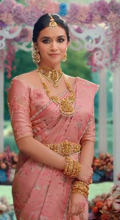 Keerthy Suresh In Saree, Keerthy Suresh, Tamil Nadu, Eye Black, Bridal Looks, Unique Colors, Eye Color, Silk Saree, Silk Sarees