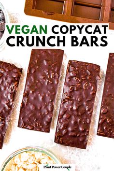 Overhead photo of 4 crunch bars lying next to each other on a marble background with text reading: vegan copycat crunch bars Easy Chocolate Bars, Homemade Crunch Bars, Crunch Bars Recipe, Vegan Energy Bars, Chocolate Bar Recipe, Nestle Crunch, Vegan Holiday Recipes